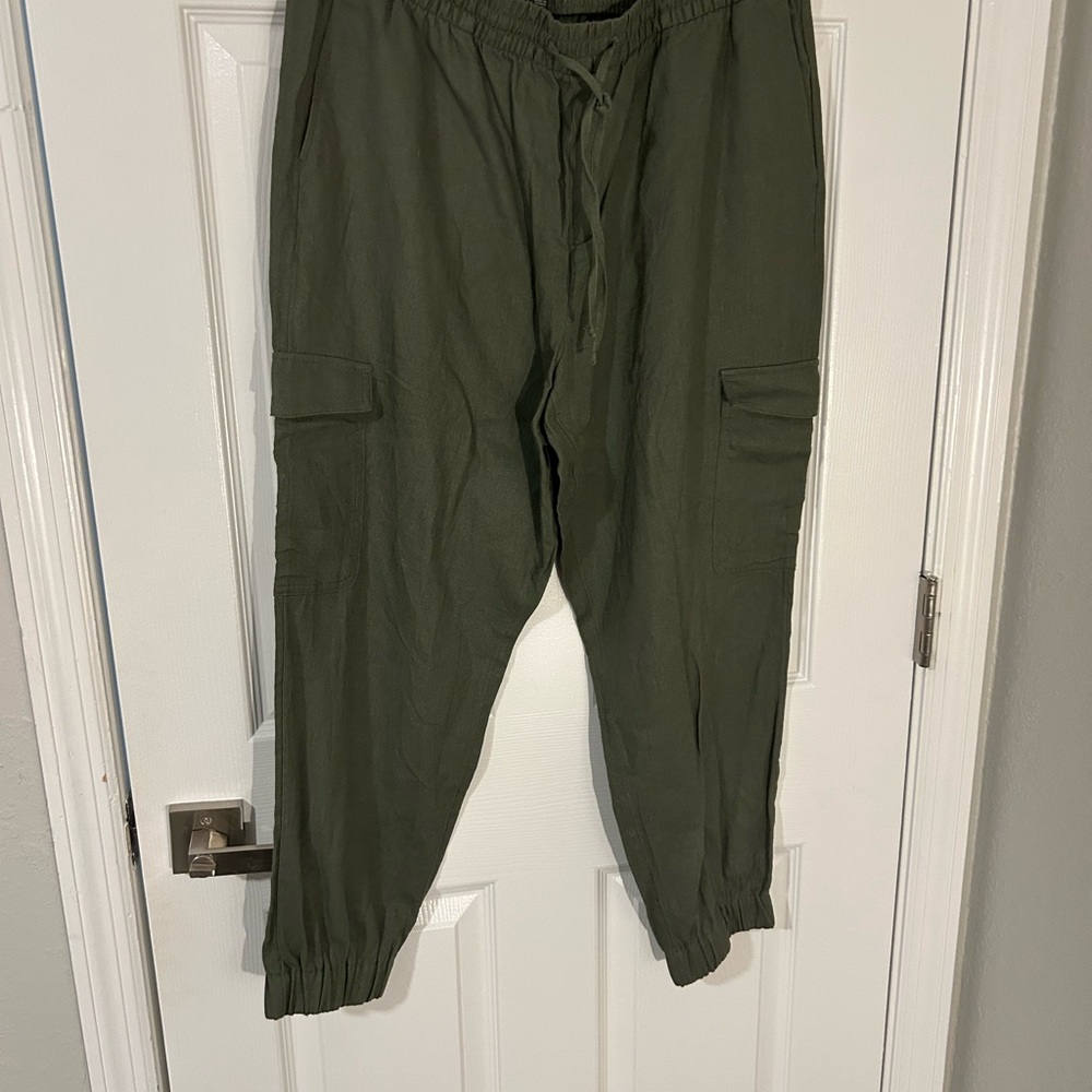 Banana Republic Women's Olive Cargo Pants